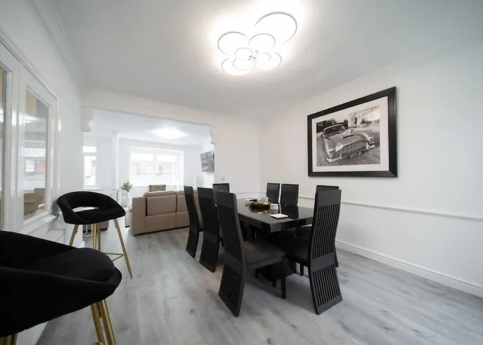 Spacious Duplex Apartment - Perfectly Situated In The Heart Of The City