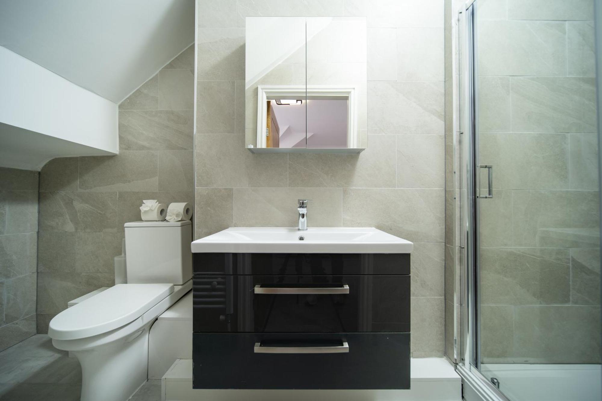 Apartment Spacious Duplex - Perfectly Situated In The Heart Of The *