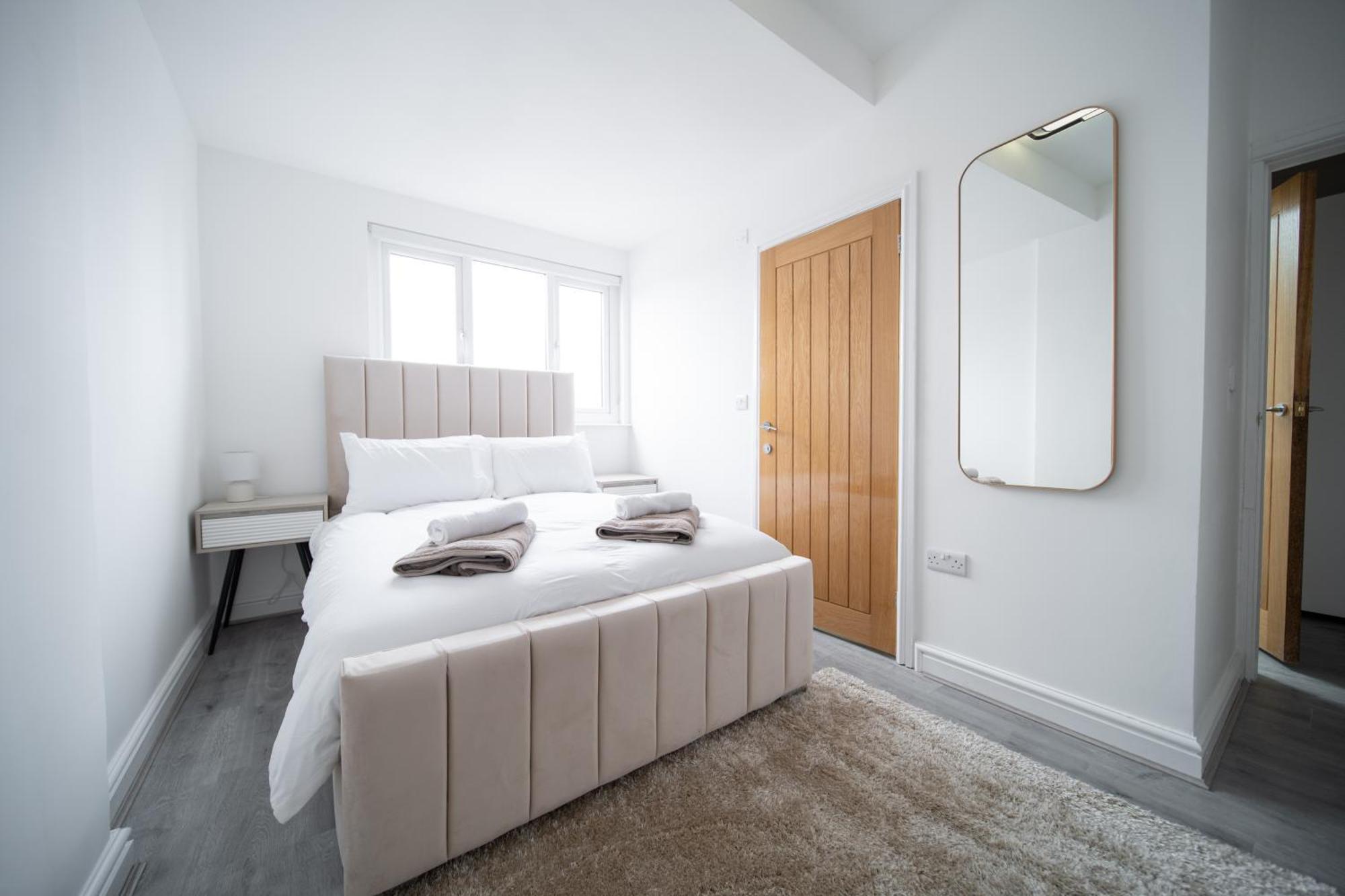 Apartment Spacious Duplex - Perfectly Situated In The Heart Of The *