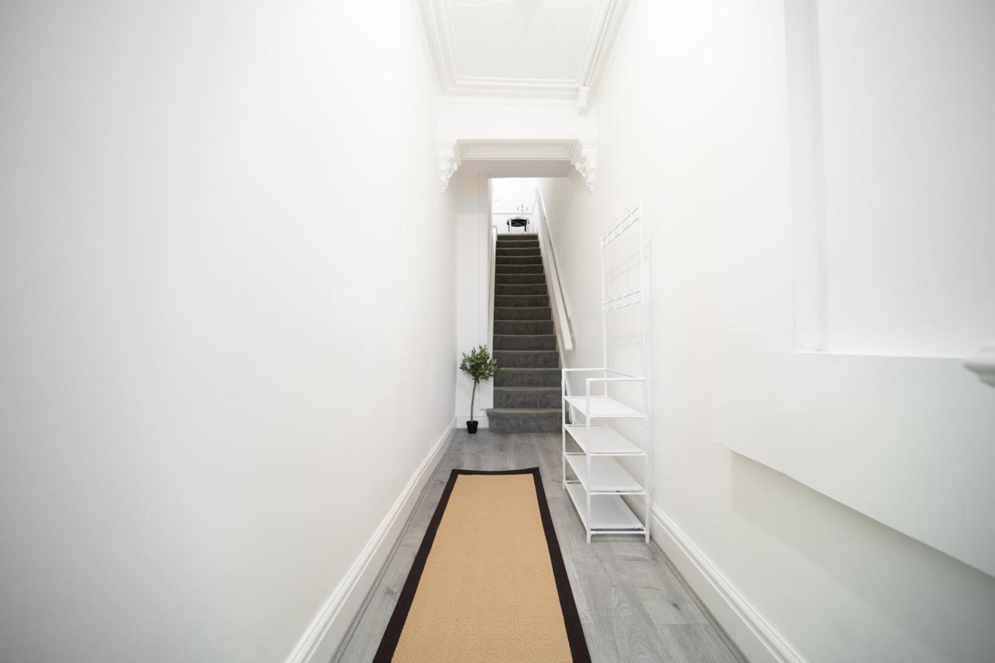 Apartment Spacious Duplex - Perfectly Situated In The Heart Of The
