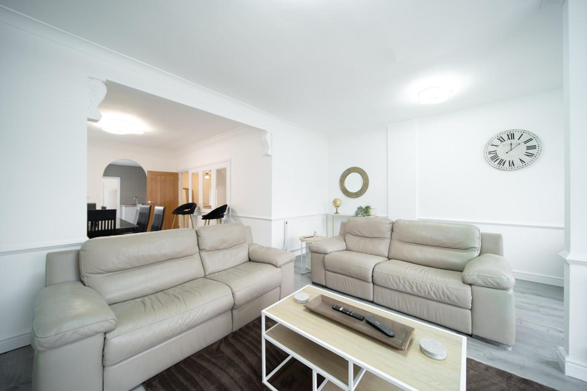 Spacious Duplex - Perfectly Situated In The Heart Of The Apartment