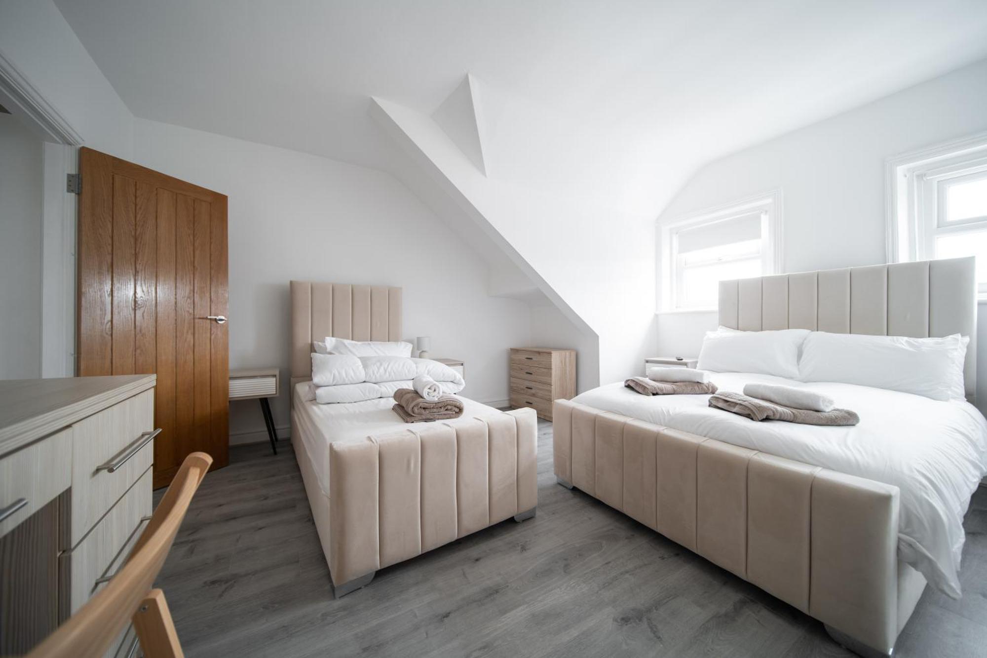 Apartment Spacious Duplex - Perfectly Situated In The Heart Of The