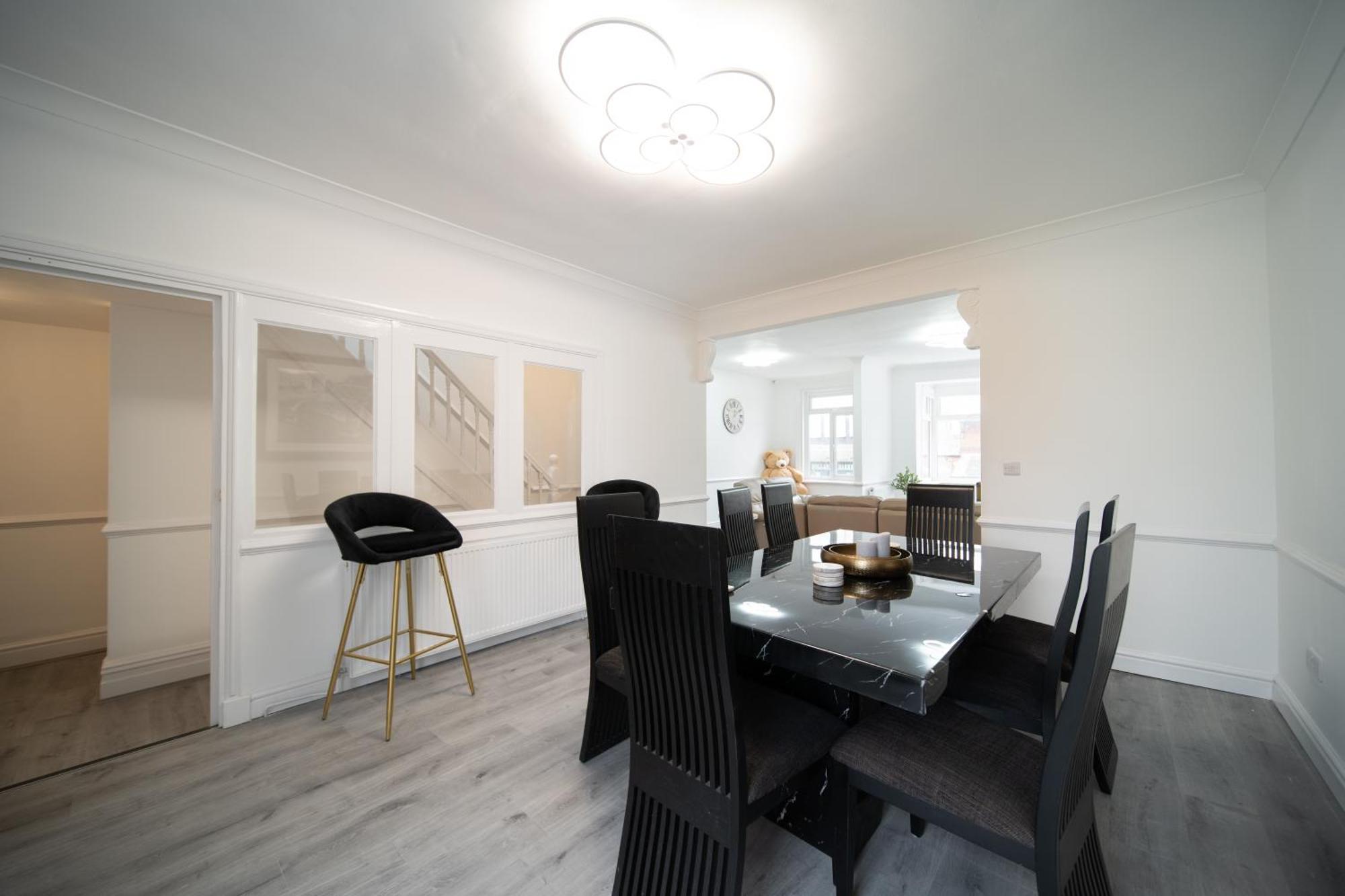 Spacious Duplex - Perfectly Situated In The Heart Of The Blackpool